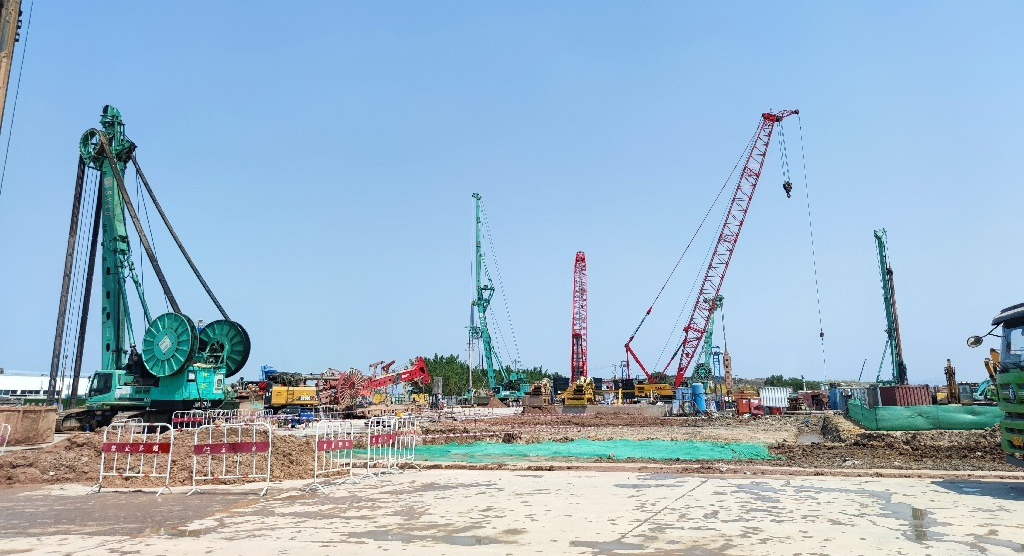 金泰抓钻铣设备马力全开，汇战“羊城花冠”白云机场T3航站楼